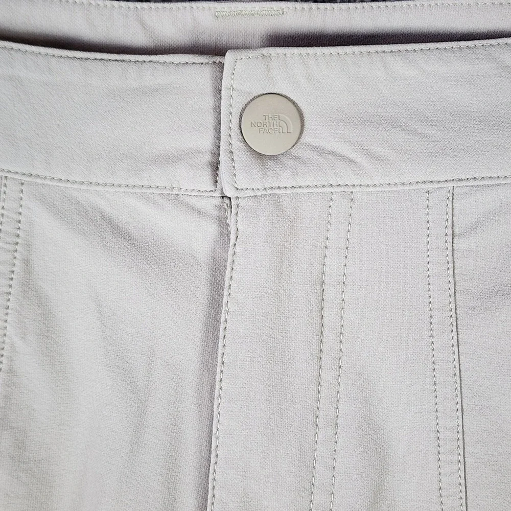 The North Face Cargo Shorts Mens 32 Tan Hiking Outdoor Zipper Pockets Excellent